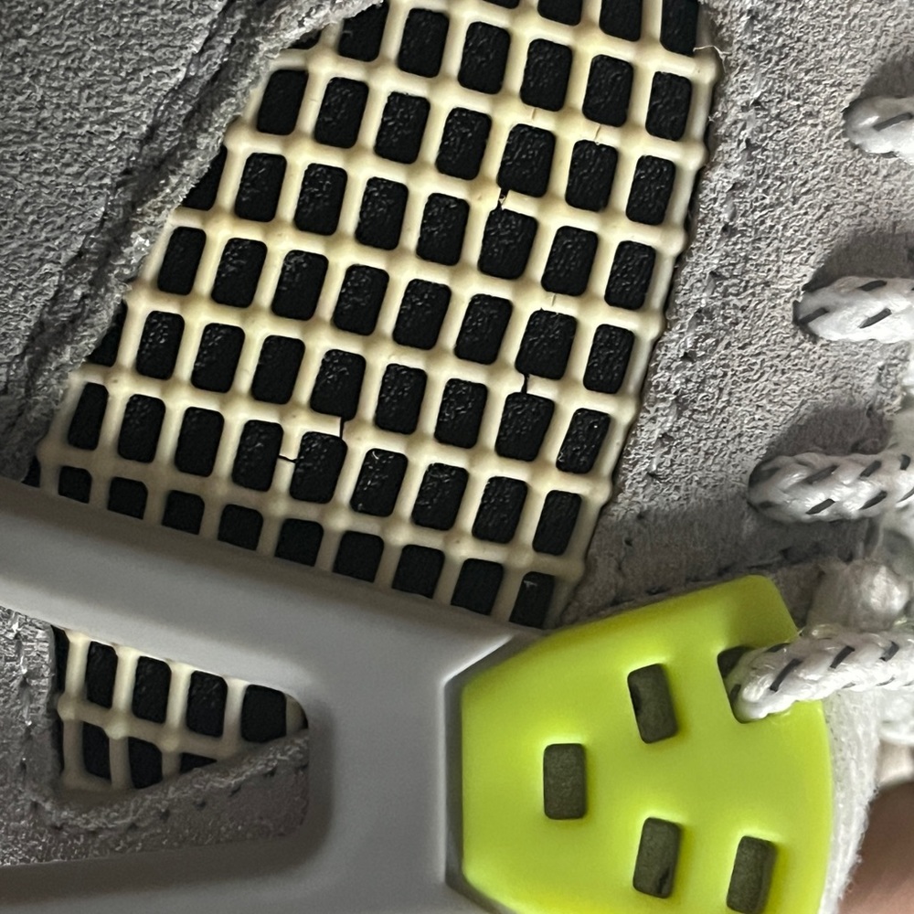 Air Jordan 4 Retro SE (GS) 100% Authentic - Picture 12 of 17